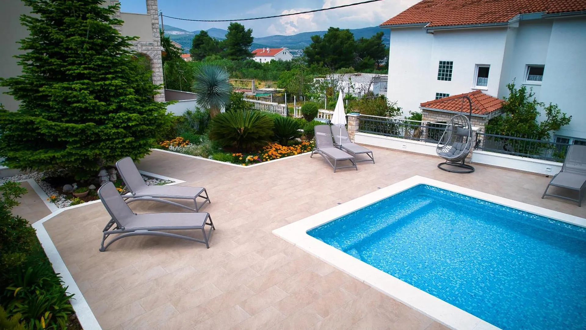 Apartments Brico Trogir 0*,